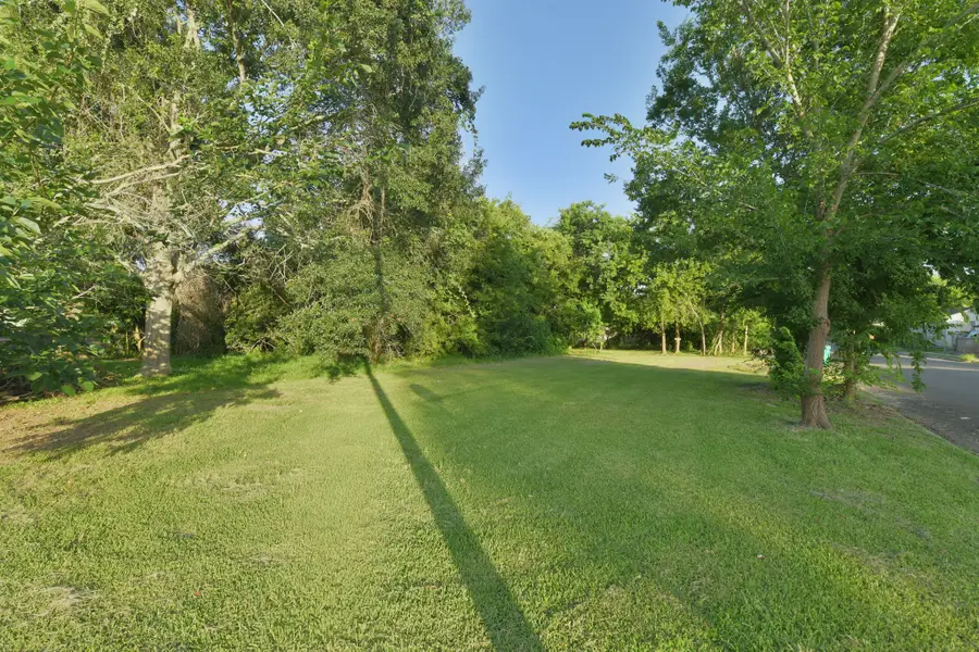 613 W Nazro Street, Baytown, TX 77520 - #2