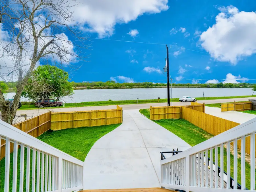 4620 North Railroad Avenue, Hitchcock, TX 77563 - Image #2