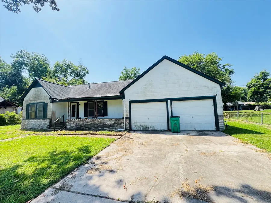 304 North Street, Baytown, TX 77520 - #3
