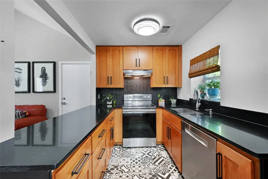 131 Kellyn Oaks Drive, Conroe, TX 77306 - Image #2