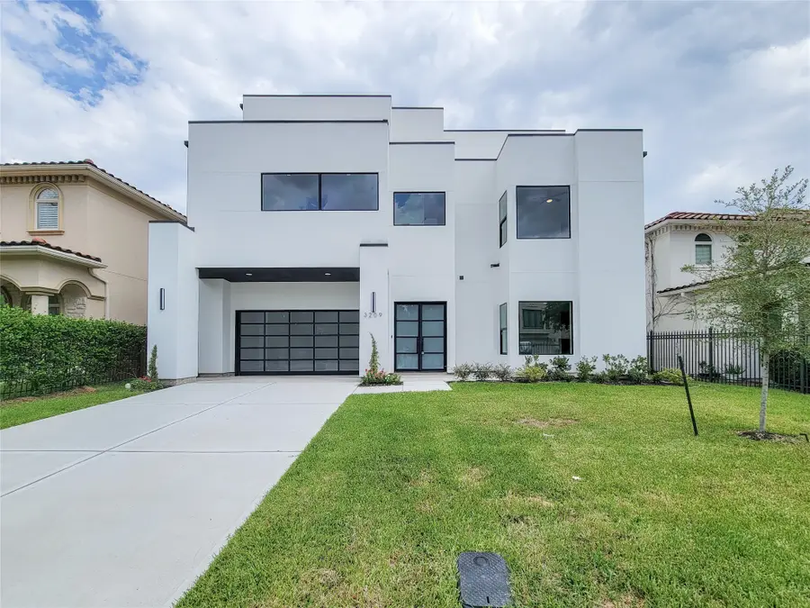 3209 Mcculloch Circle, Houston, TX 77056 - Image #2