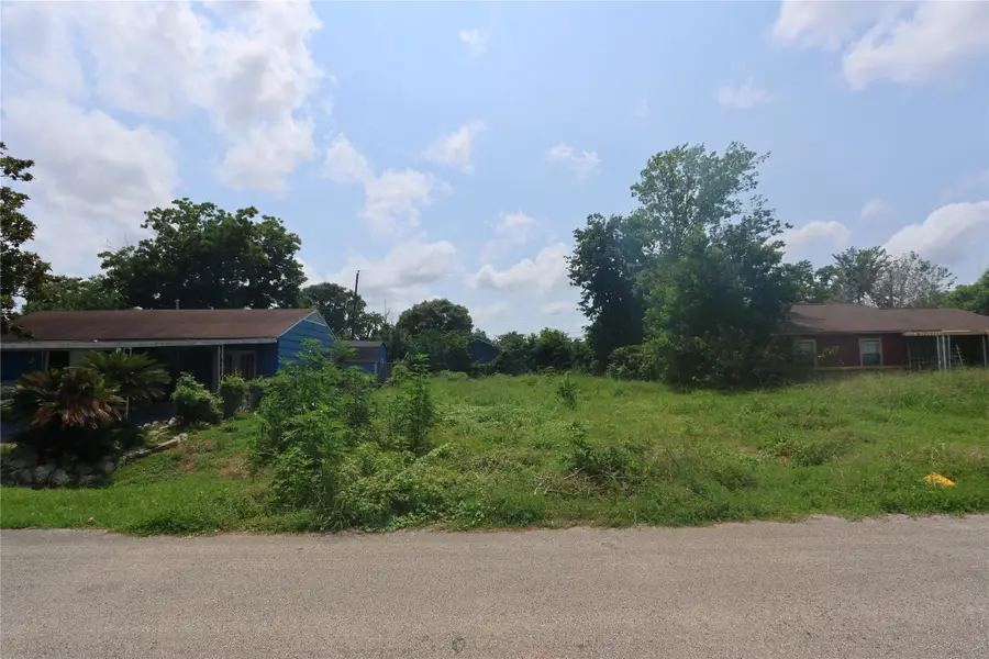 10414 Chesterfield Drive, Houston, TX 77051 - Image #2