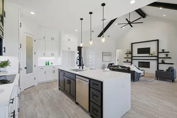 5009 Glenoaks Court, Weatherford, TX 76088
