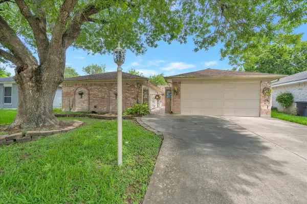 855 Silverpines Road, Houston, TX 77062