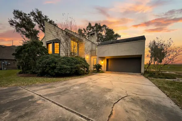 2194 Twin Lakes Boulevard, West Columbia, TX 77486