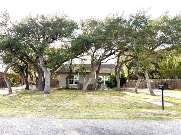 1507 S Doughty Street, Rockport, TX 78382