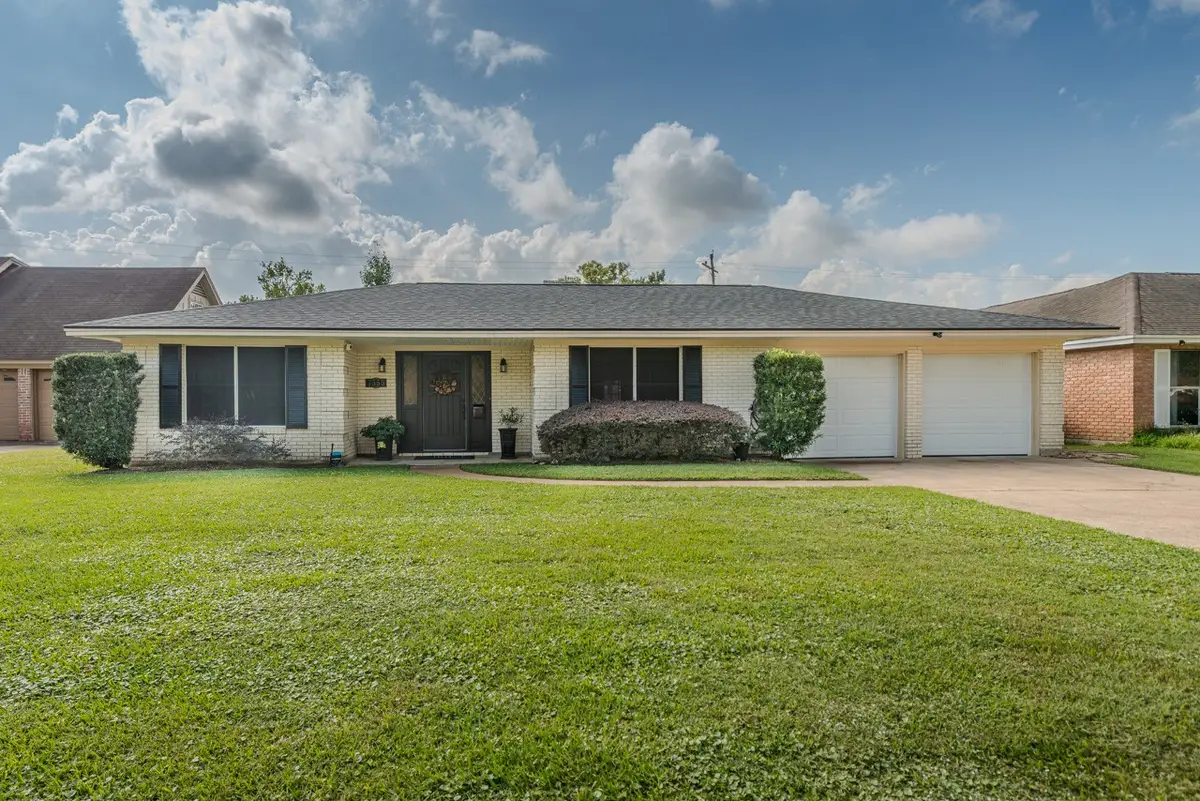 7555 Chelsea Place, Beaumont, TX 77706 - Image #1