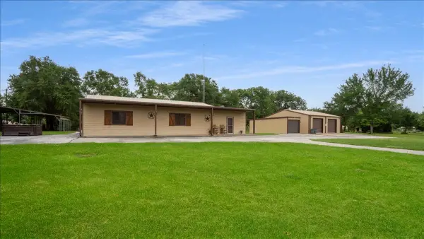 1136 Vz County Road 2150, Wills Point, TX 75169