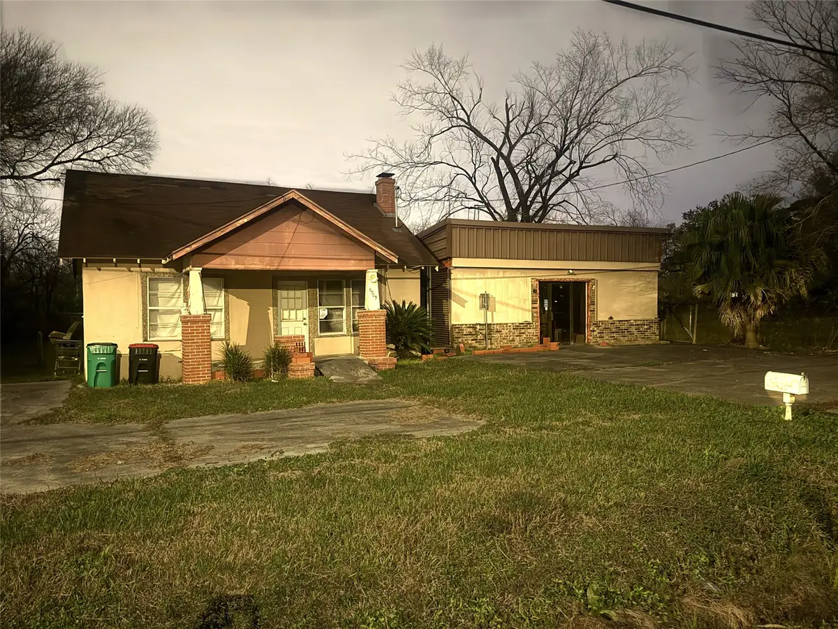 6703 Bayway Drive, Baytown, TX 77520 - Image #1