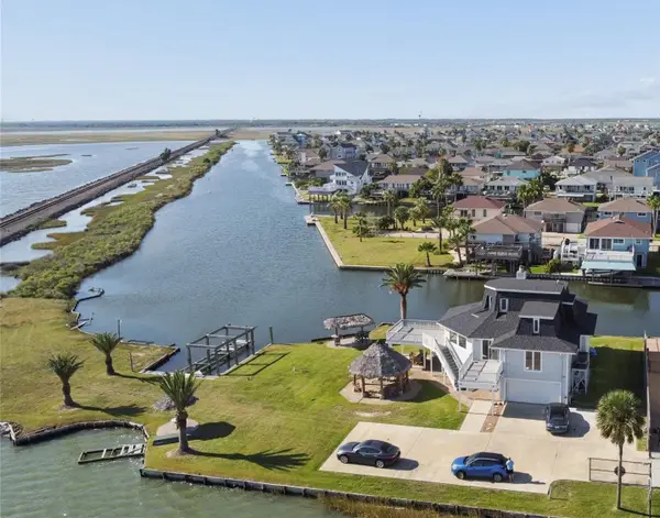 1318 Blue Heron Street, Bayou Vista, TX 77563
