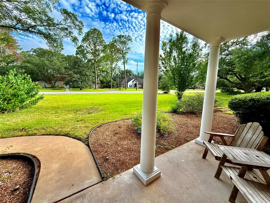 204 Hillcrest Drive, Alvin, TX 77511 - Image #2