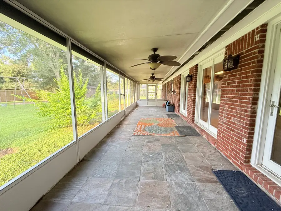 204 Hillcrest Drive, Alvin, TX 77511 - Image #3