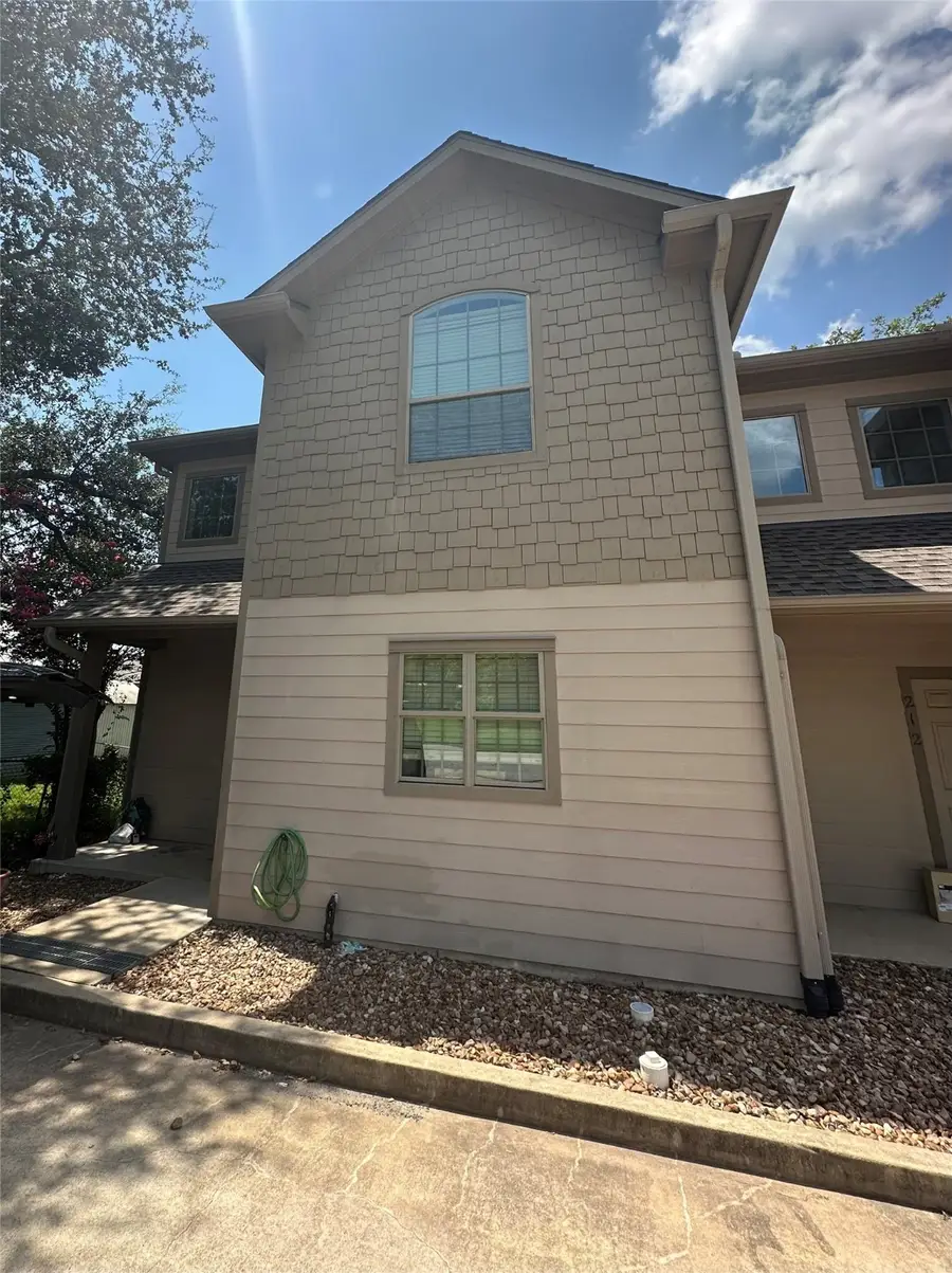 210 S Tesch Street, Bellville, TX 77418 - Image #2