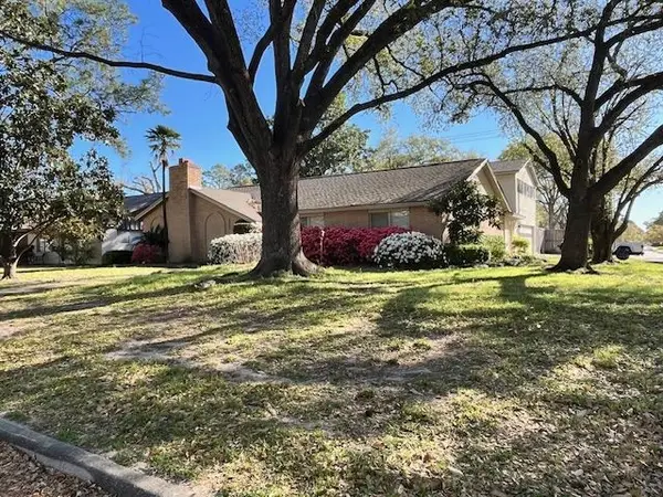 2002 Shadow Bend Drive, Houston, TX 77043