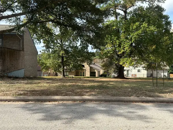 654 Cherry Hills Drive, Huntsville, TX 77340