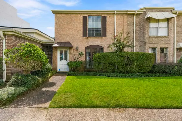 1305 Town Circle #4, Baytown, TX 77520