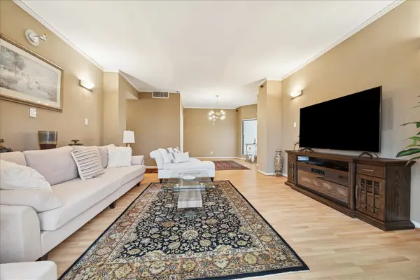 661 Bering Drive #709, Houston, TX 77057