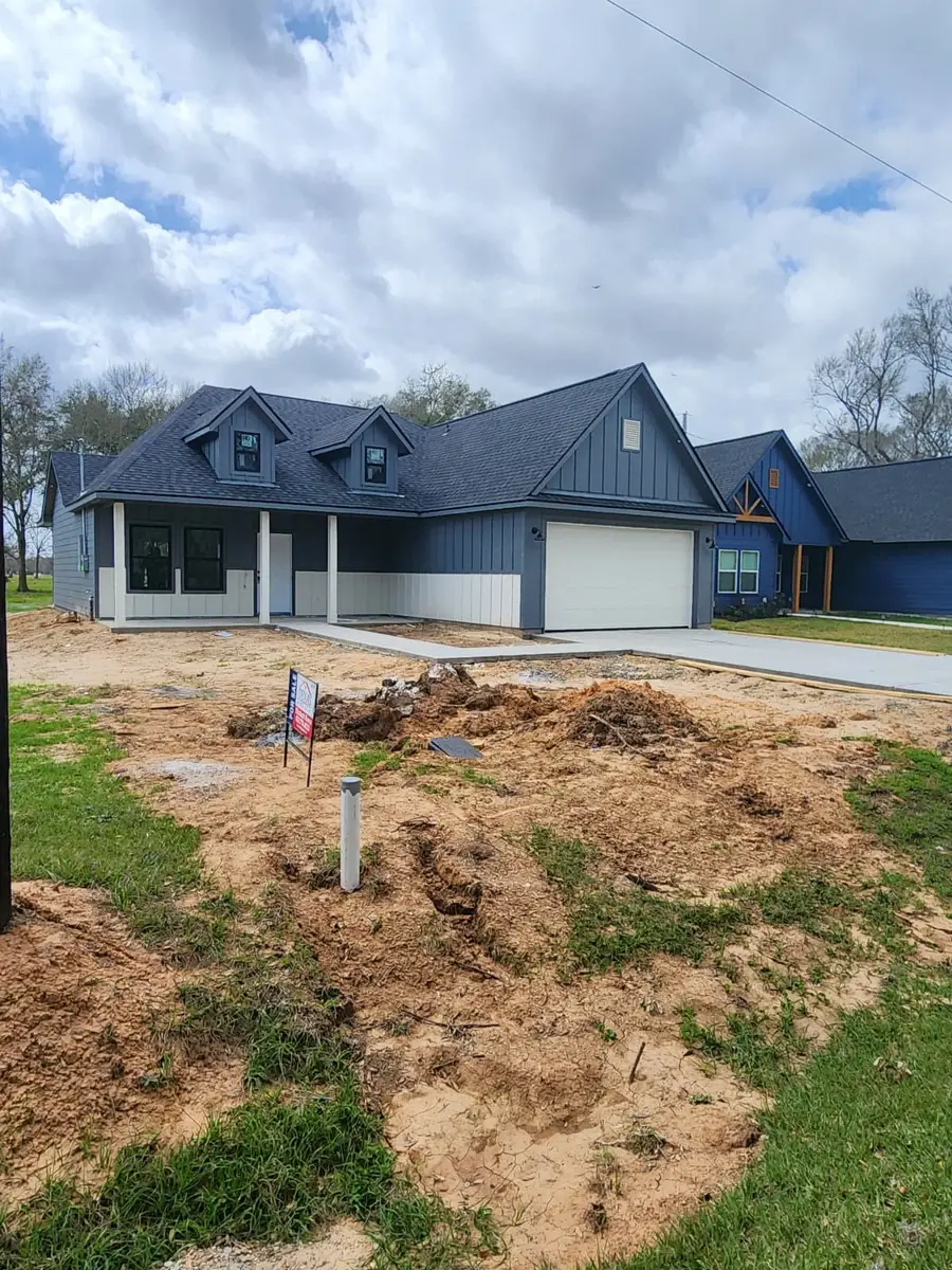 612 Austin Street, West Columbia, TX 77486 - #2