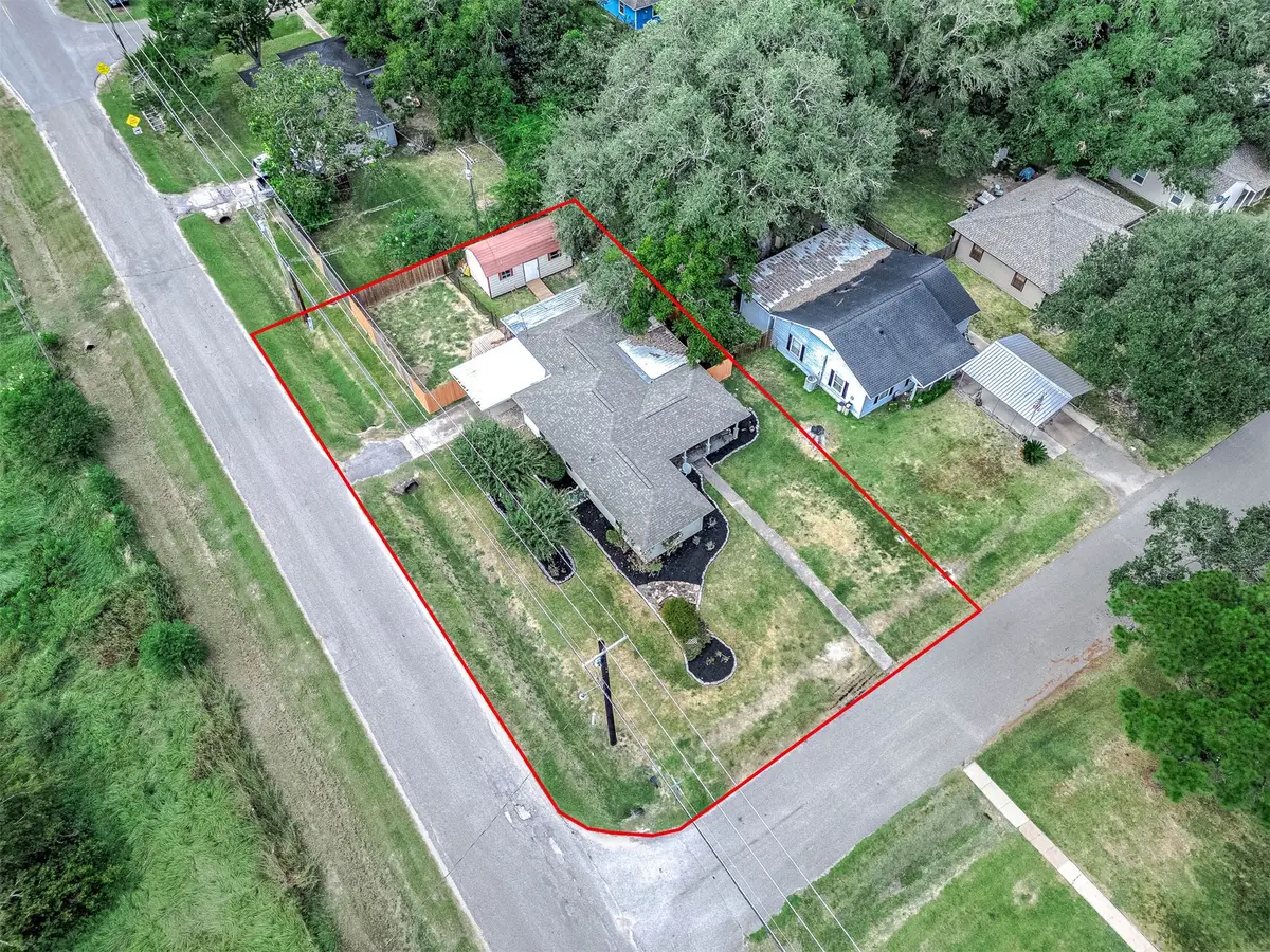 237 Mclemore Drive, Alvin, TX 77511 - Image #1