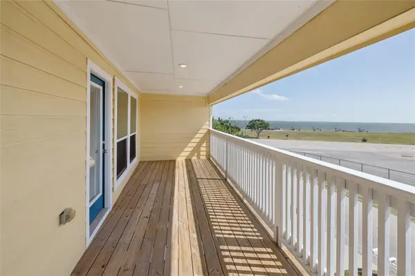 705 N Bayshore Drive, La Porte, TX 77571