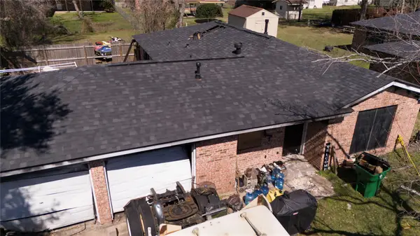 512 W Mimosa Street, Angleton, TX 77515