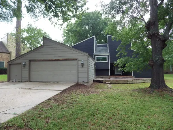 109 Springs Edge Drive, Conroe, TX 77356