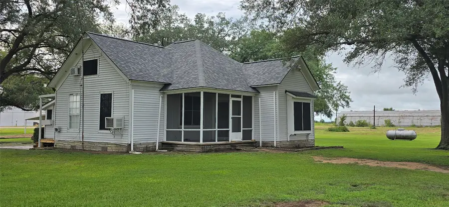 1011 6th Street, East Bernard, TX 77435 - Image #2