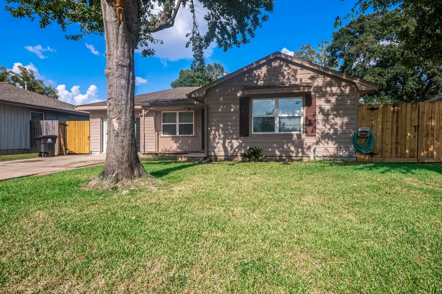 10619 Wheaton Drive, Houston, TX 77089 - Image #2