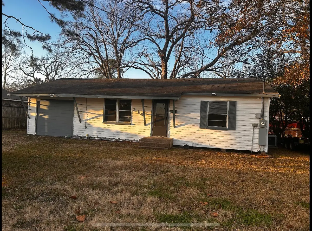 214 Gulf Drive, West Columbia, TX 77486 - Image #1