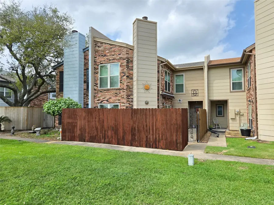 1730 Avenue C #F, El Campo, TX 77437 - Image #2
