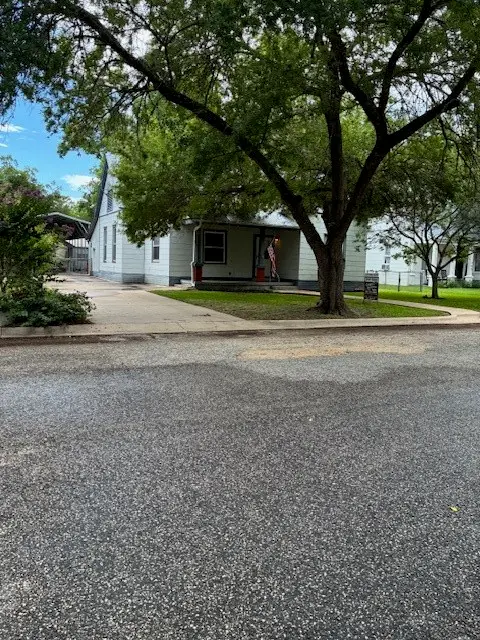 603 Hudgins St, Smithville, TX 78957 - #1