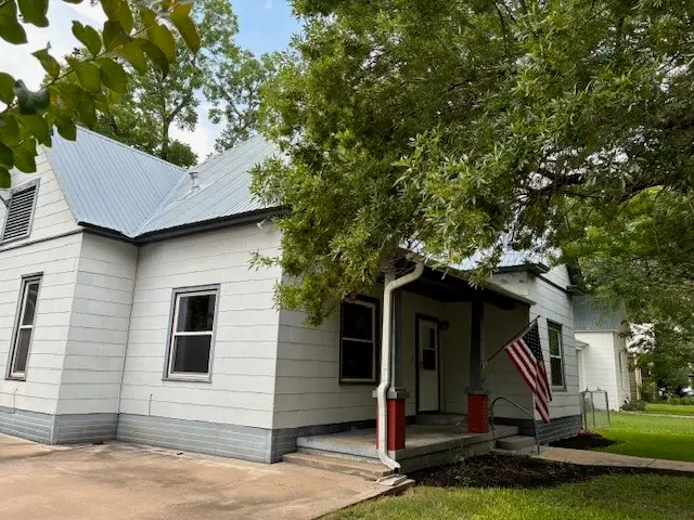 603 Hudgins St, Smithville, TX 78957 - #2