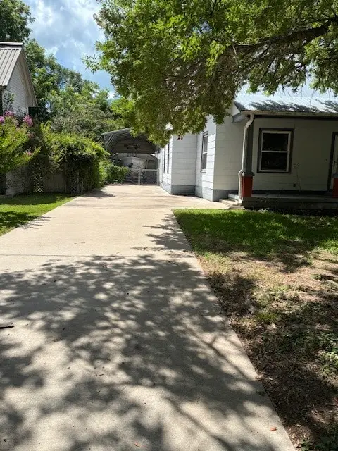 603 Hudgins St, Smithville, TX 78957 - #3