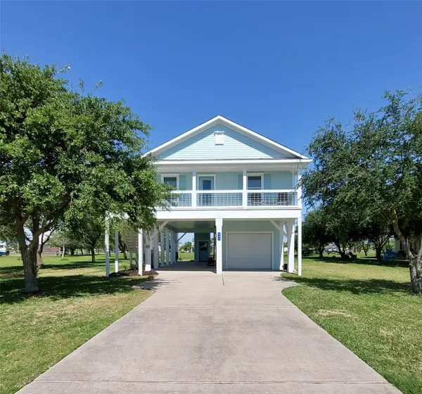 805 Nelson Avenue, Port Bolivar, TX 77650