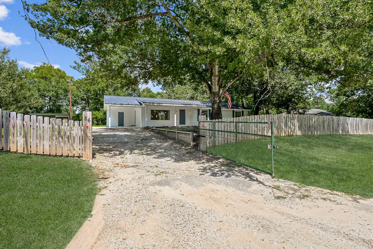 86 Louis Davis Drive, Huntsville, TX 77320 - Image #1
