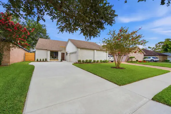 1838 Rock Fence Drive, Richmond, TX 77406