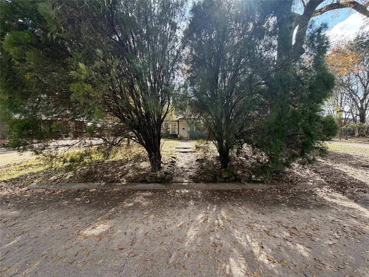 2740 Lakeview Circle, Beaumont, TX 77703 - Image #1