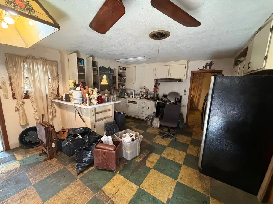 2740 Lakeview Circle, Beaumont, TX 77703 - Image #3