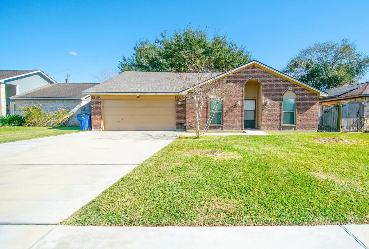 3 Lazybrook Street, Angleton, TX 77515 - Image #1