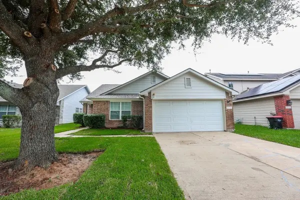 16526 Eaglewood Shadows Drive, Sugar Land, TX 77498