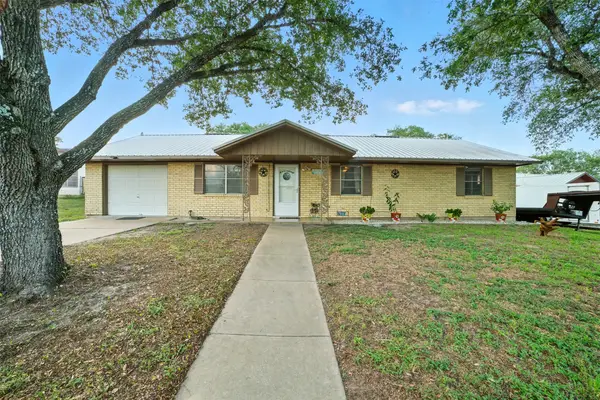 831 Larry Drive, Gonzales, TX 78629