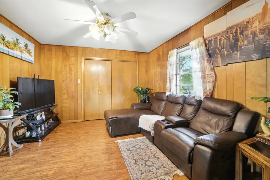 831 Larry Drive, Gonzales, TX 78629 - Image #3