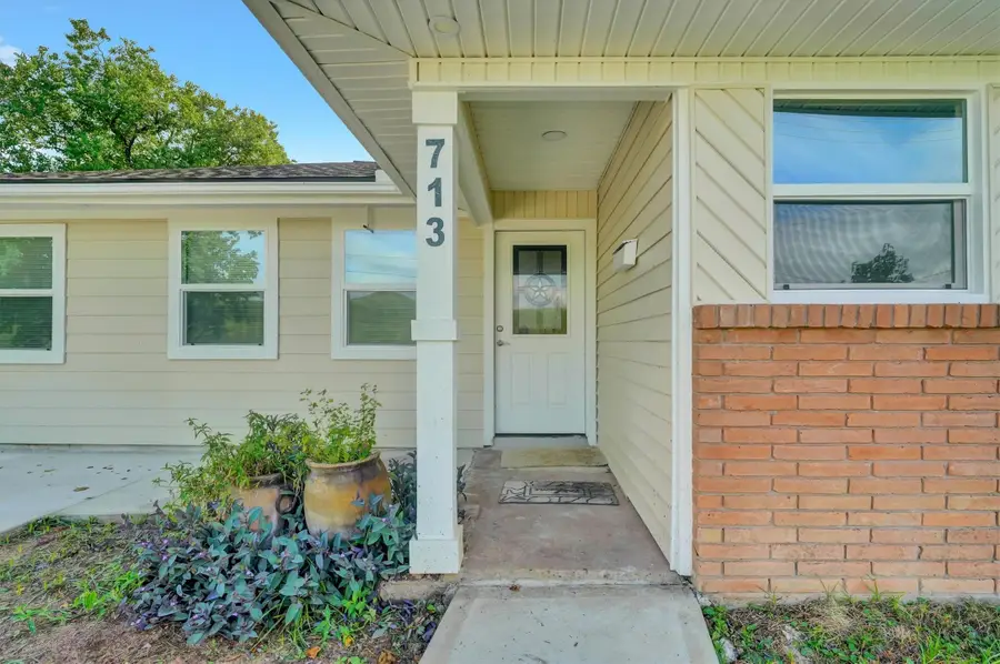 713 Scarborough Lane, Pasadena, TX 77506 - #2