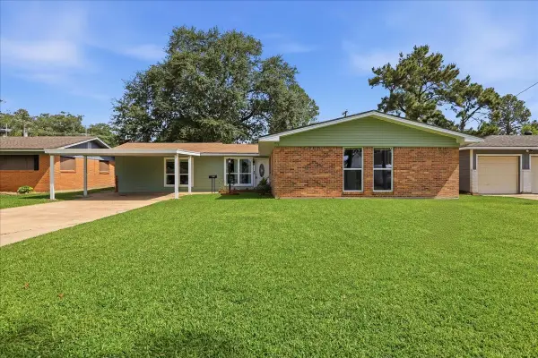 5280 Swallow Drive, Beaumont, TX 77707