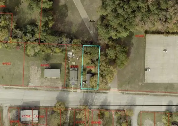 1025 E Young Street, Longview, TX 75602