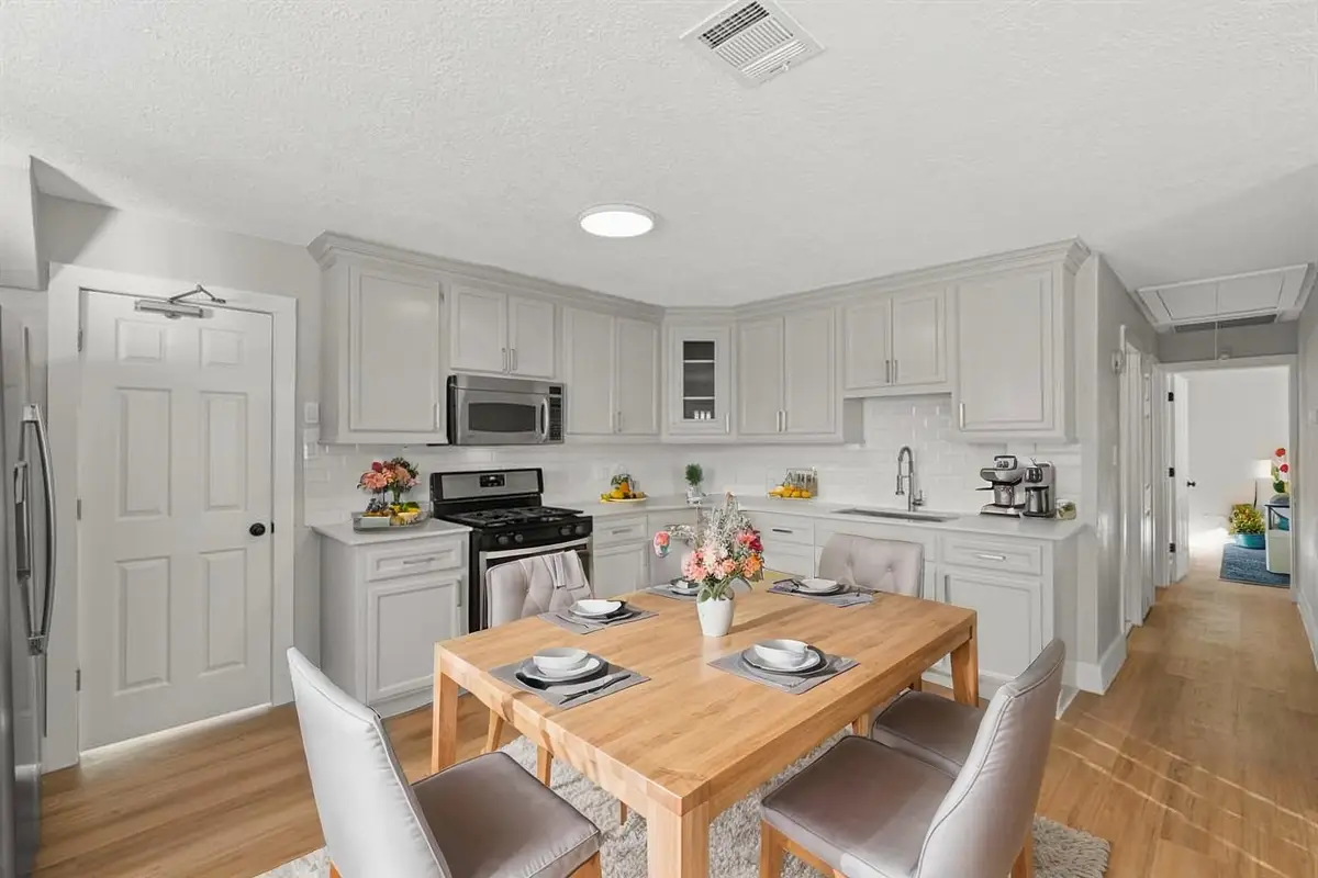 915 Avenue E, Rosenberg, TX 77471 - Image #1