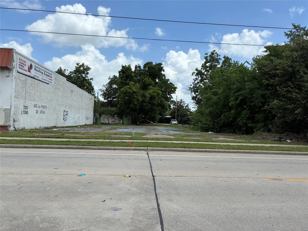 7003 Lyons Avenue, Houston, TX 77020 - #1