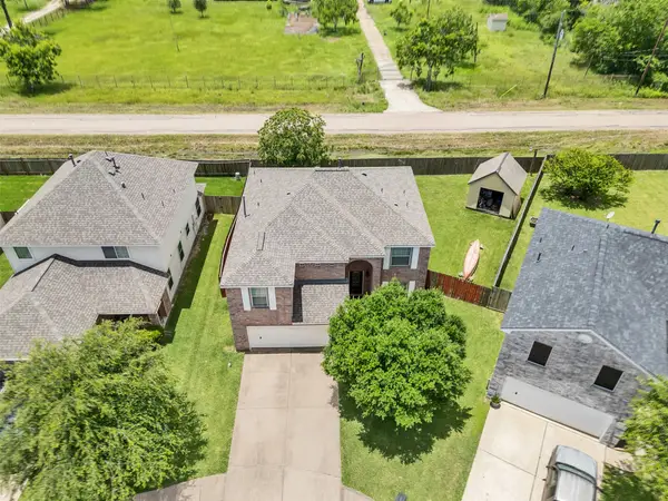 5302 Rio Ramos Street, Rosharon, TX 77583