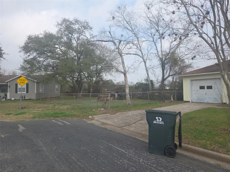 1216 Merchant Street, El Campo, TX 77437 - #2