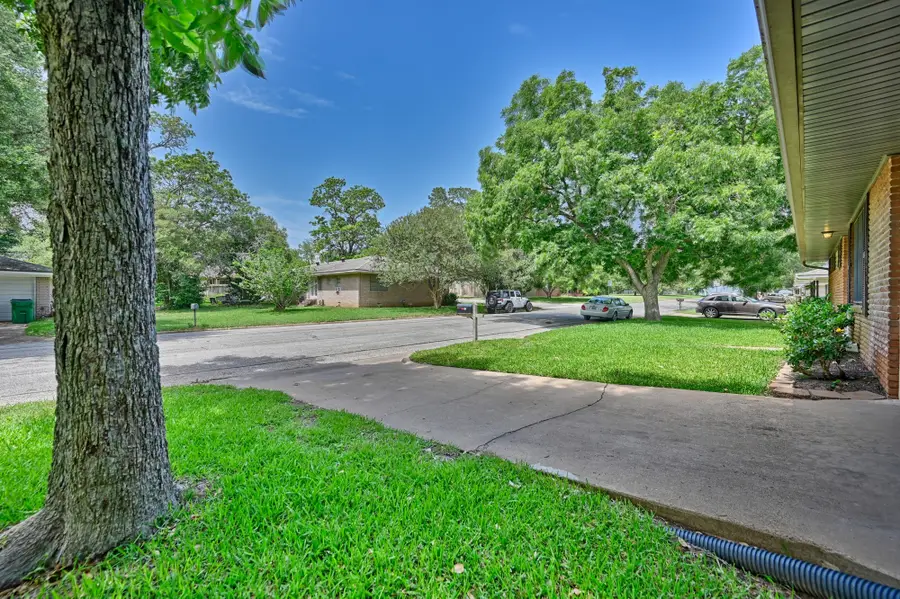 906 Carlee Drive, Brenham, TX 77833 - Image #3